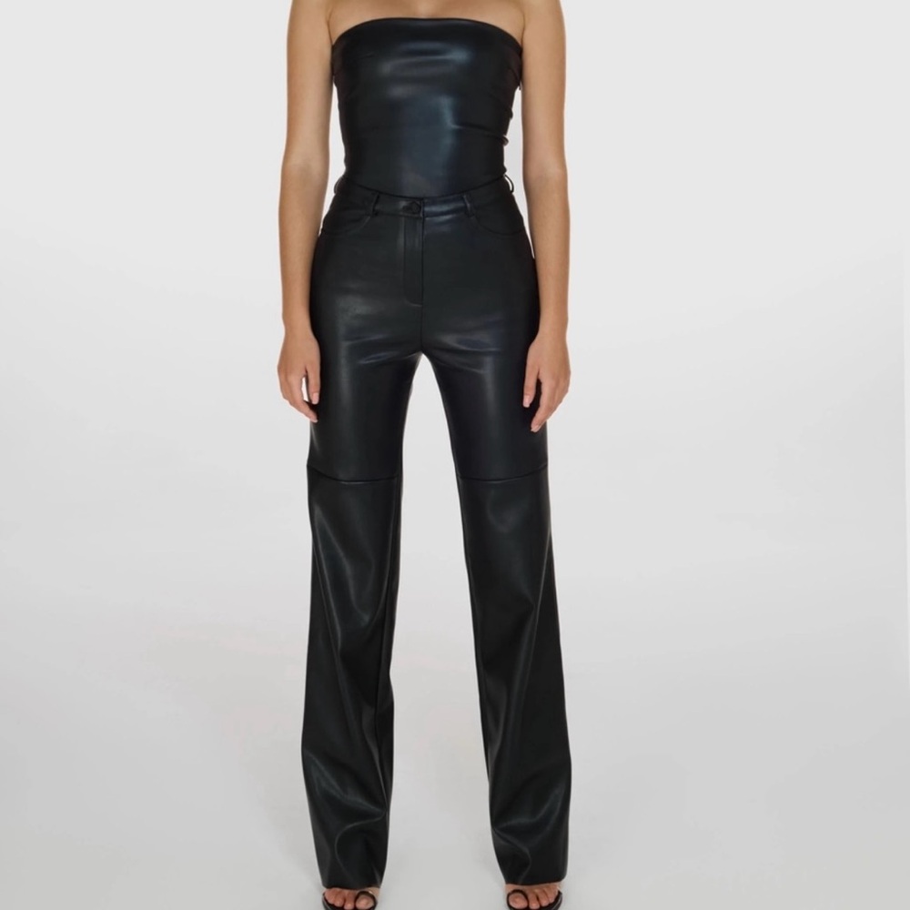 Cult naked set size small. Never worn NWT
